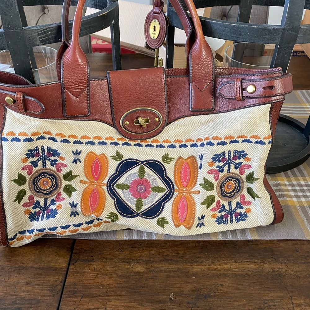 Fossil vintage re-issue embroidered weekender bag